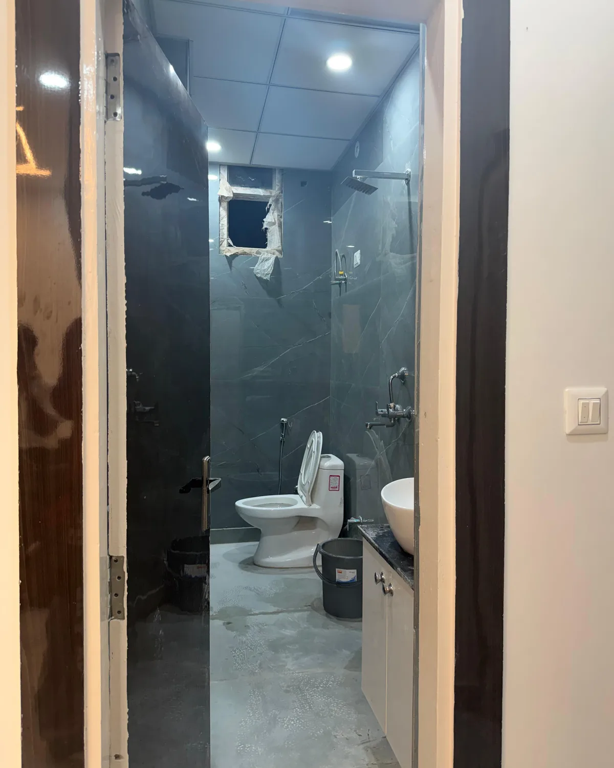 Washroom with wash basin